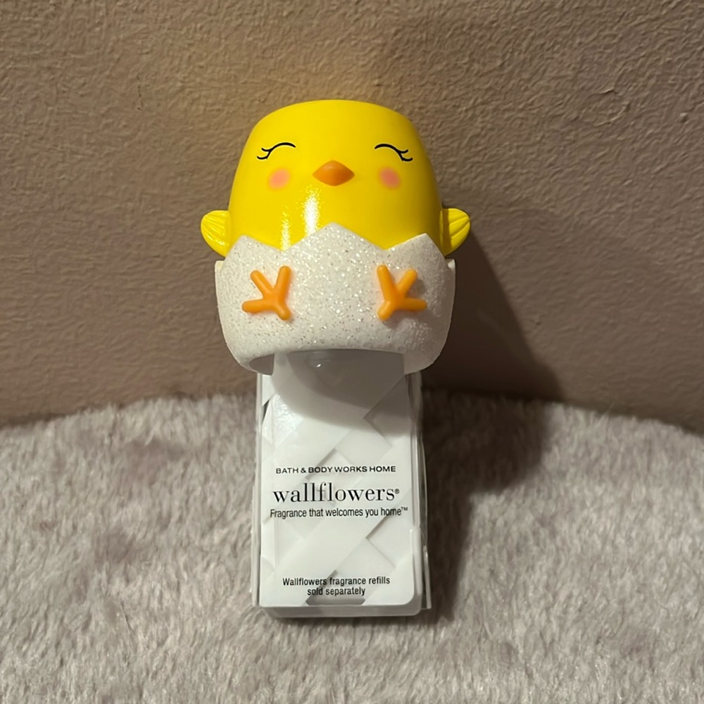 Bath and body works easter chick wall plug in